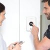 Bosch EasyControl CT 200 vezetékes programozható digitális szobatermosztát Wi-Fi vezérléssel, fehér