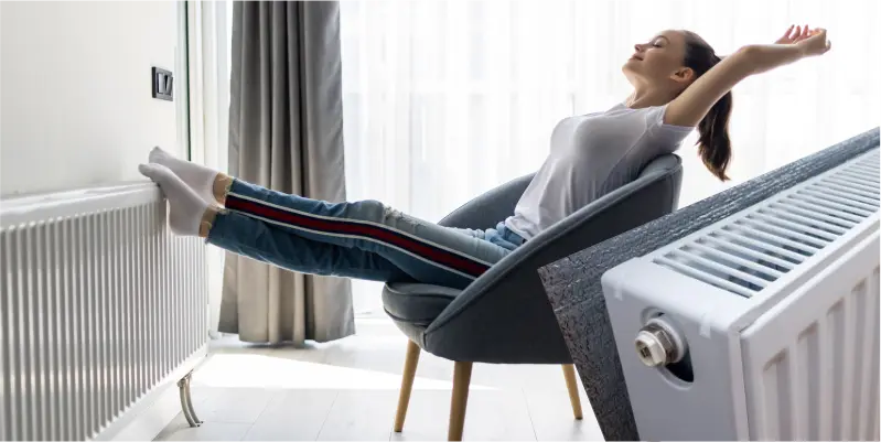 Meleg levegő hatékony továbbítása a szoba felé hőtükör használatával